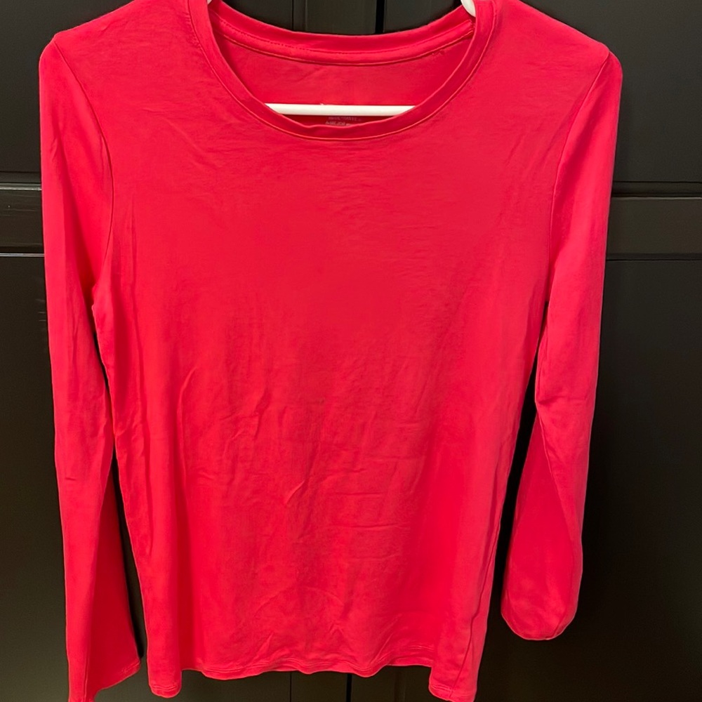 NWOT long sleeve crew neck merona t shirt. /pinky/red. Size m. Very soft.